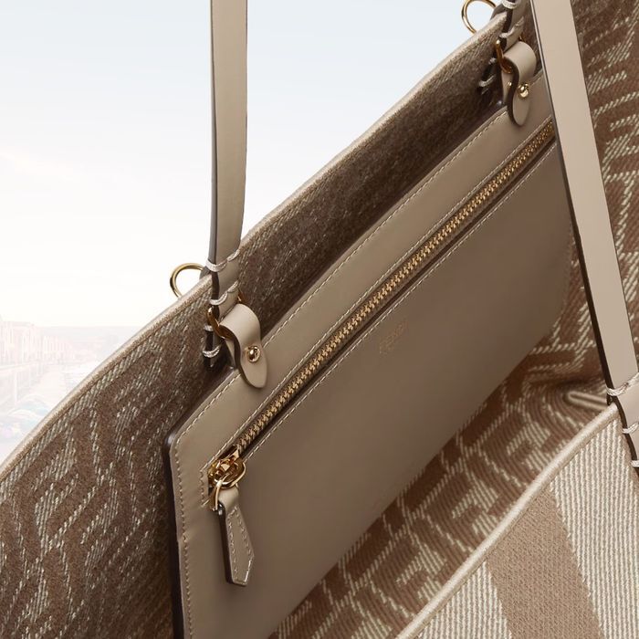 トートバッグ Fendi \"Roll\" Tote Bag