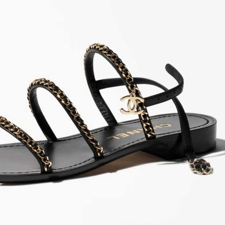 ☆揺れるCCロゴが可愛い☆ CHANEL ミュール サンダル ☆揺れるCCロゴが可愛い☆ CHANEL ミュール サンダル (CHANEL