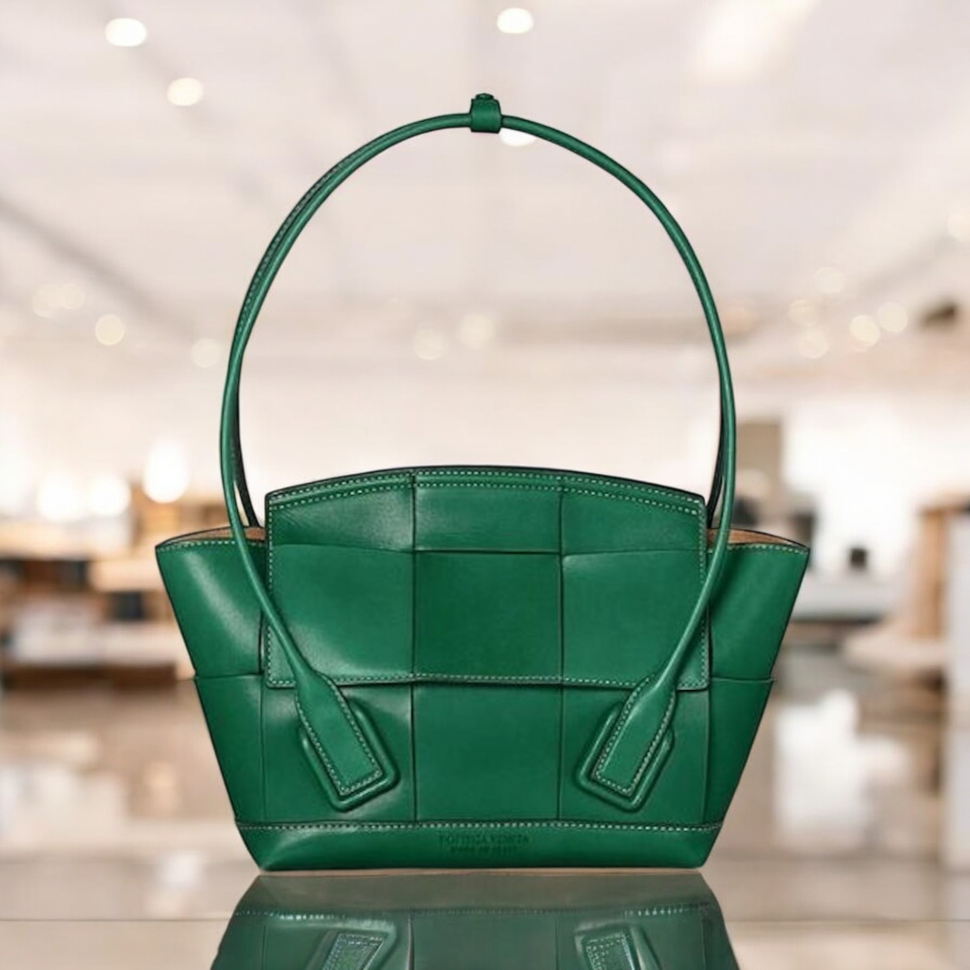 直営店☆BOTTEGA VENETA☆SALE! Small ARCO レザー ハンドバッグ