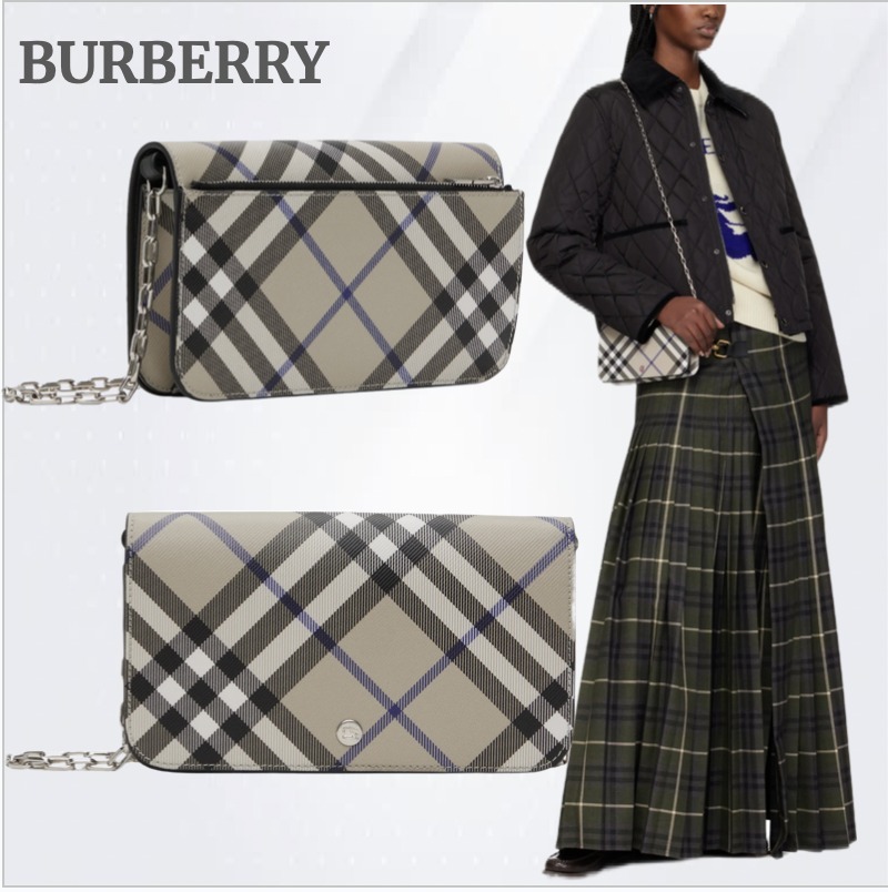 【BURBERRY】 チェーンストラップ ウォレットバッグ