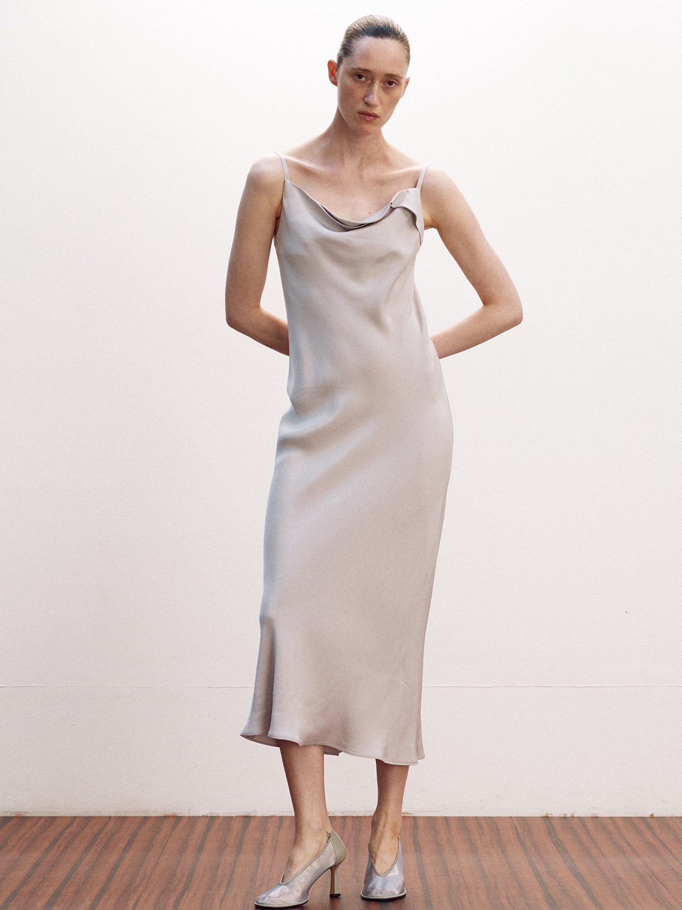 [RECTO] / ☆ 25SS DRAPERY NECKLINE SLIP DRESS / WHITE GREY