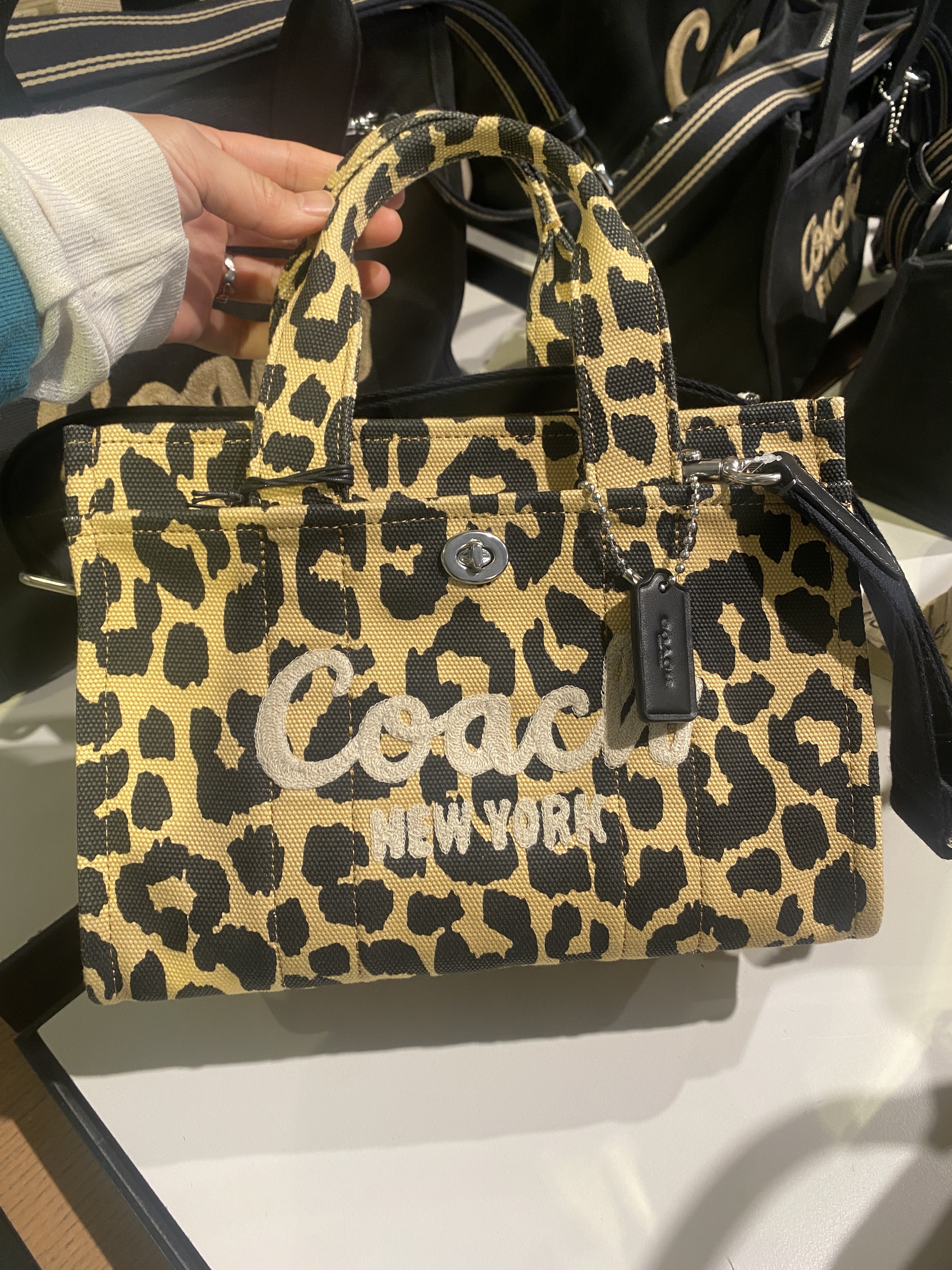 【COACH 】レオパード柄 カーゴトート 26 CP769