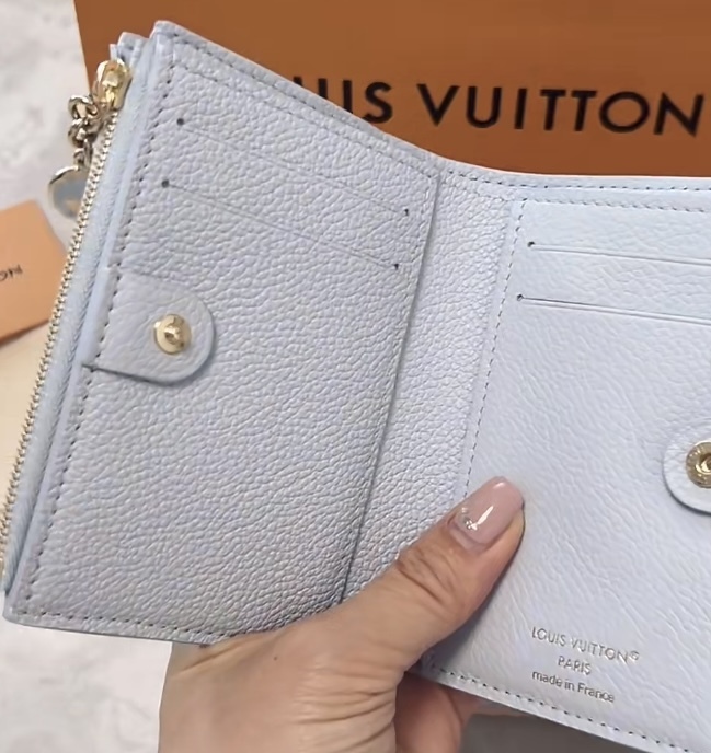 【爽やかなアズールブルー】LOUIS VUITTON★折り畳み財布 爽やかなアズールブルー】LOUIS VUITTON☆折り畳み財布 (Louis
