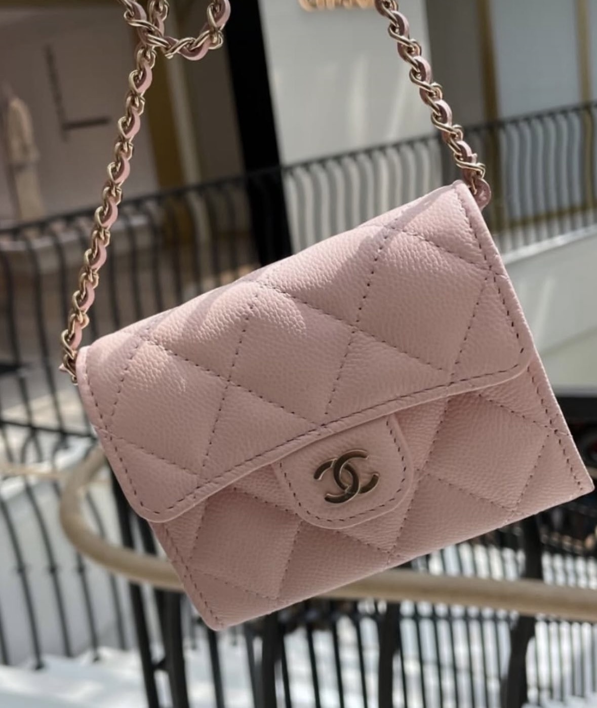 可愛いアクセ感覚♢】CHANEL *チェーンクラッチ ミニ財布