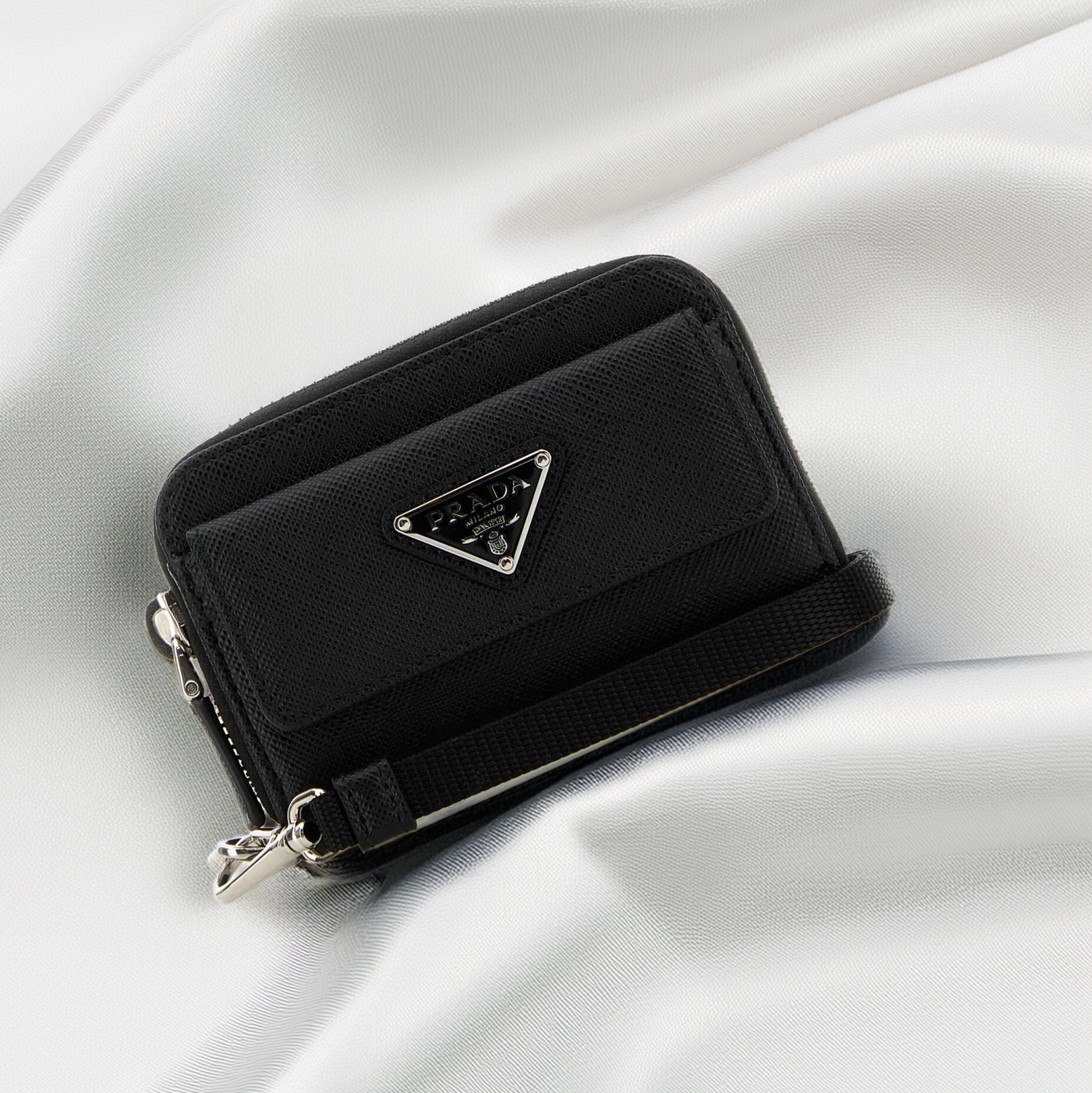 ◆送料・関税込み◆PRADA トライアングルロゴ ジップウォレット