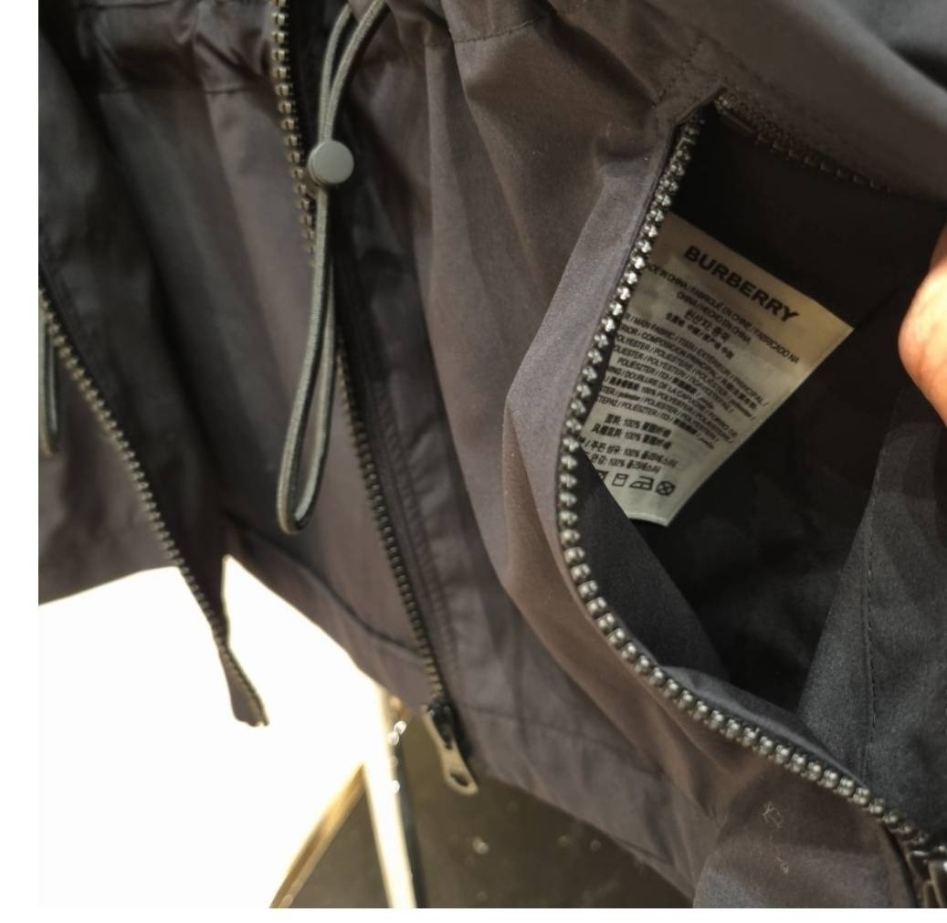 《Burberry》フード ジップアップ ジャケット
