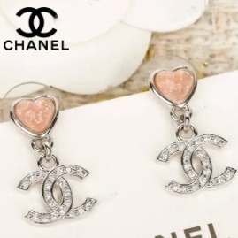 《かわいい》CHANEL ピアス ハートの下に揺れるキラキラロゴ