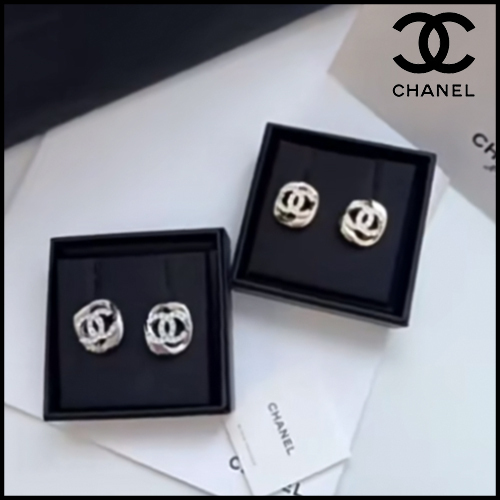 ★存在感抜群★【CHANEL】スタッドピアス