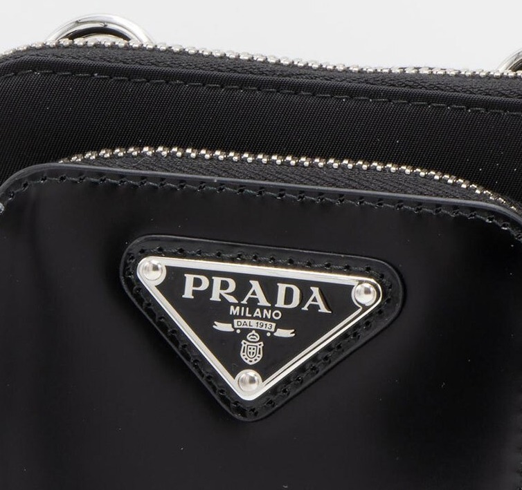 ☆人気【PRADA】ナイロン x レザー スマホ ショルダー バッ.グ☆ ☆人気【PRADA】ナイロン x レザー スマホ ショルダー バッ.グ