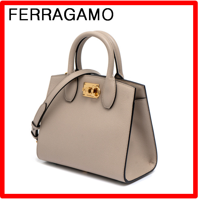 ☆人気☆【FERRAGAMO】☆STUDIO BOX ロゴ トートバッ.グ☆