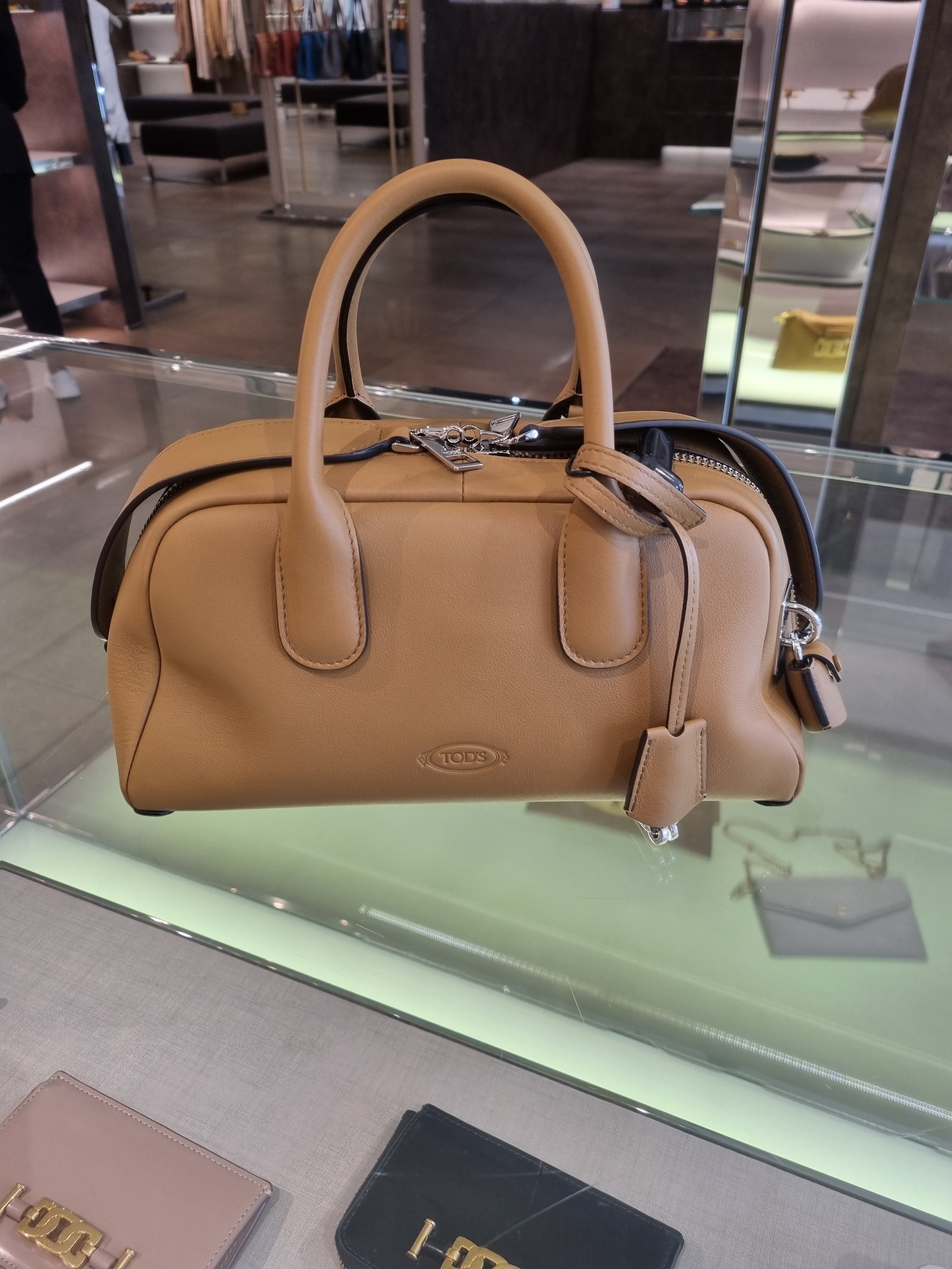♪VIP特価セール♪【TOD'S】AOB BAULETTO BAG 斜めかけ可能