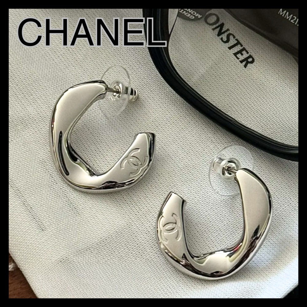 【存在感があり耳元おしゃれ♪大人気♪】CHANEL フープピアス