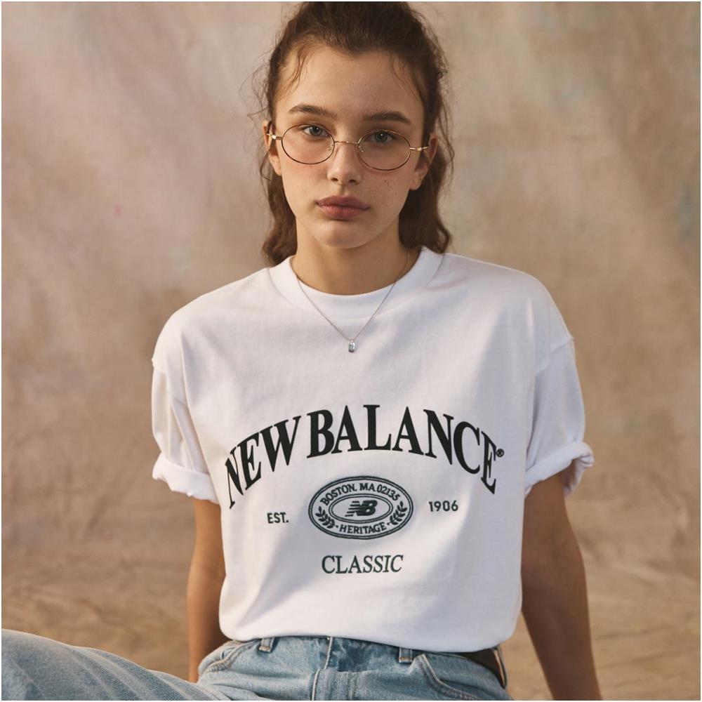 Tシャツ・カットソー New Balance UNI HERITAGE SHORT SLEEVE T-SHIRT SEMI OVER FIT