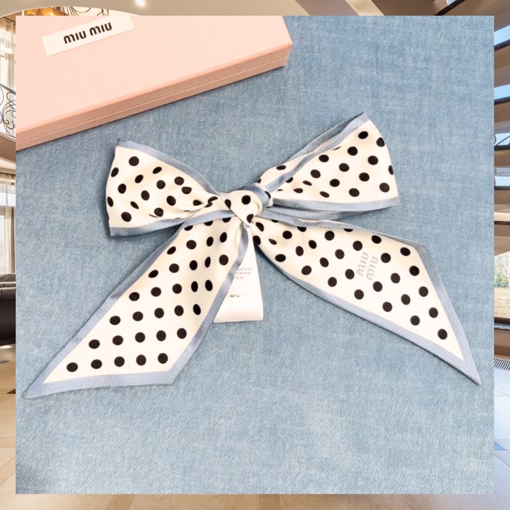 《大切な方への贈り物》【MiuMiu】水玉 プリントツイル スカーフ