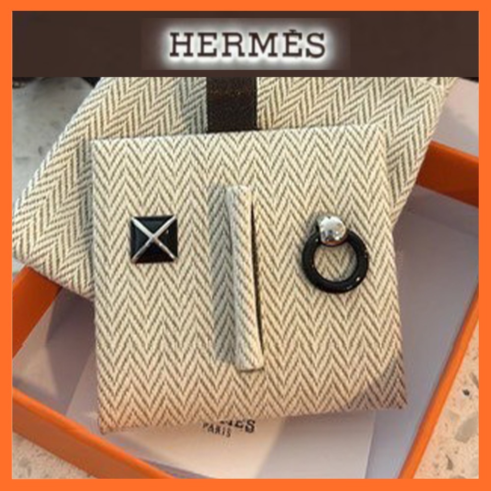 愛情のシンボル ２つで１つになる【HERMES】ピアス メドールXO