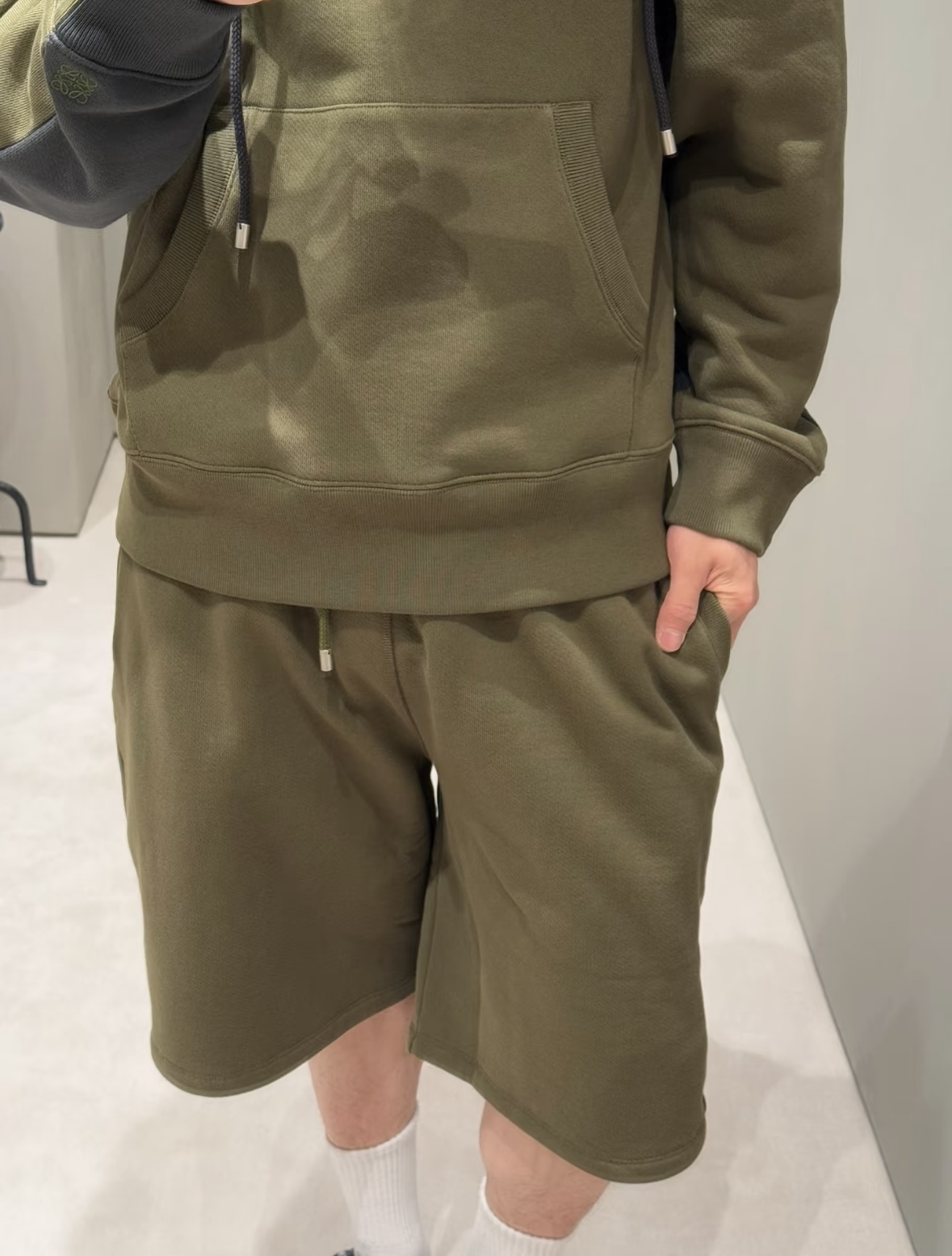 カジュアルスタイルに《LOEWE》中厚コットンフリースパーカー