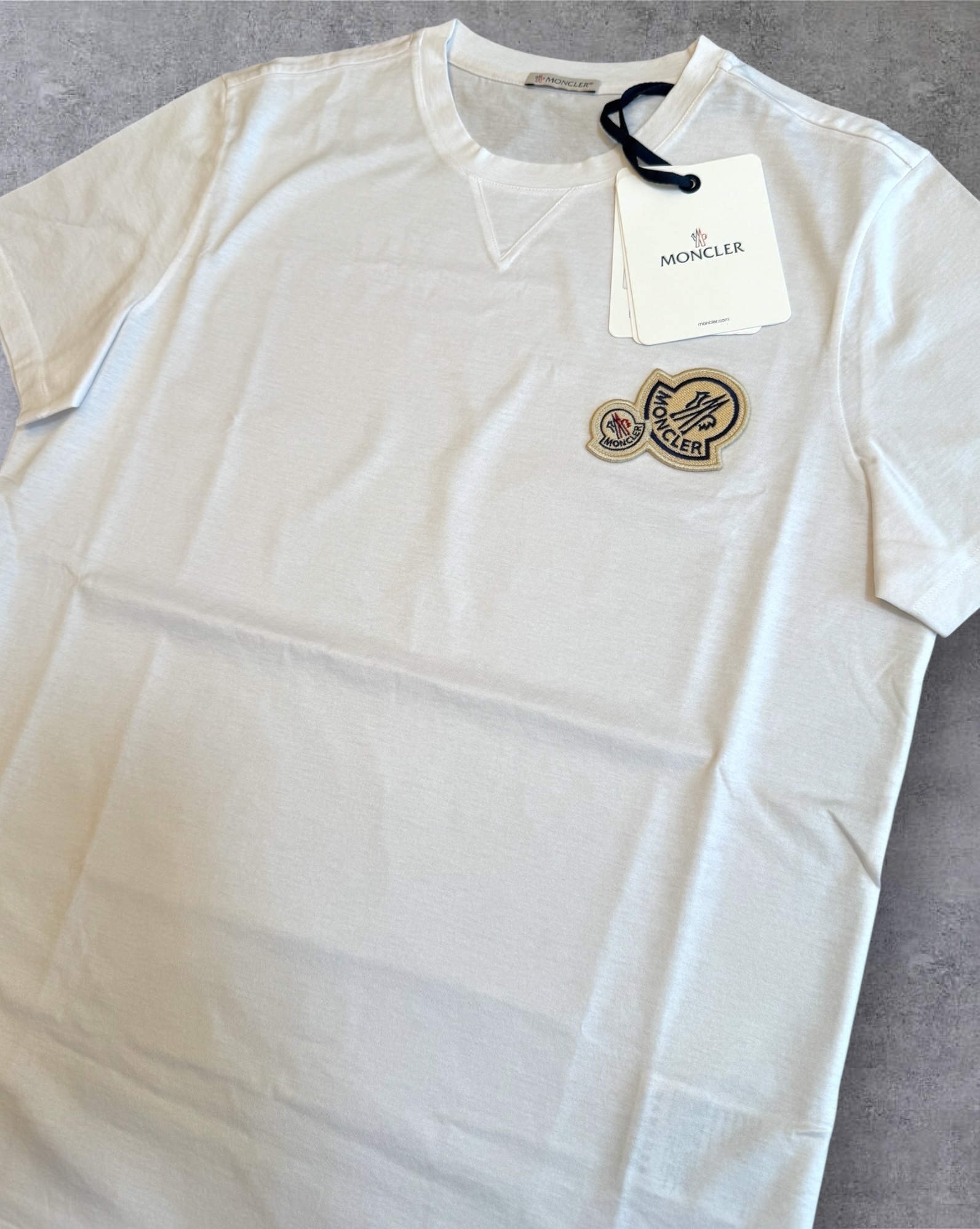 【関税送料込】MONCLER ★ダブルロゴパッチ 半袖 Tシャツ