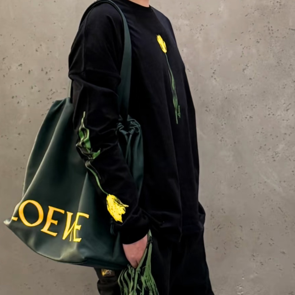 《力の抜けたお洒落》【LOEWE】コットン長袖Tシャツ ロンT 花