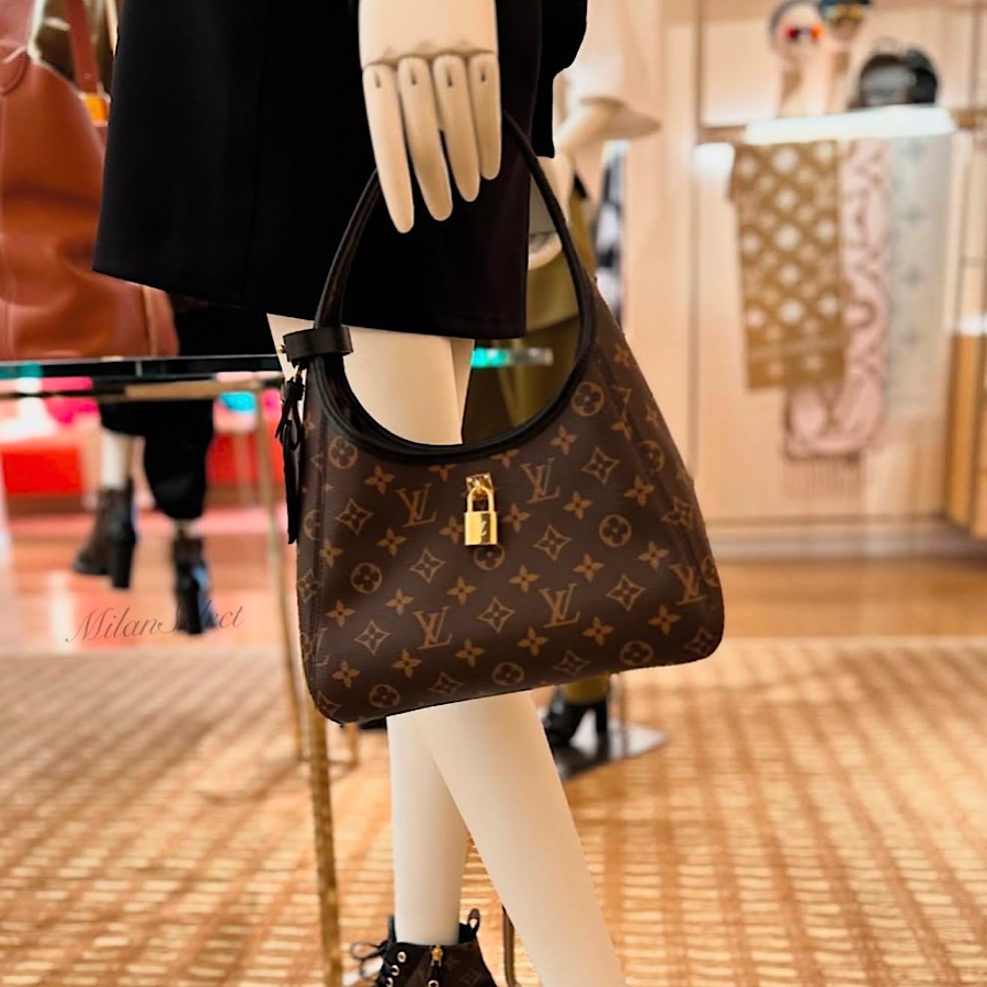 《実用的で洗練されたデザイン》ルイヴィトン LV ドロップPM