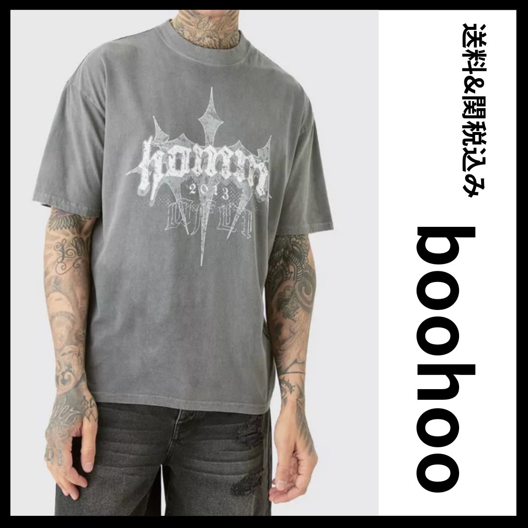 《boohoo》 グレーのトールオーバーサイズオムクロスTシャツ