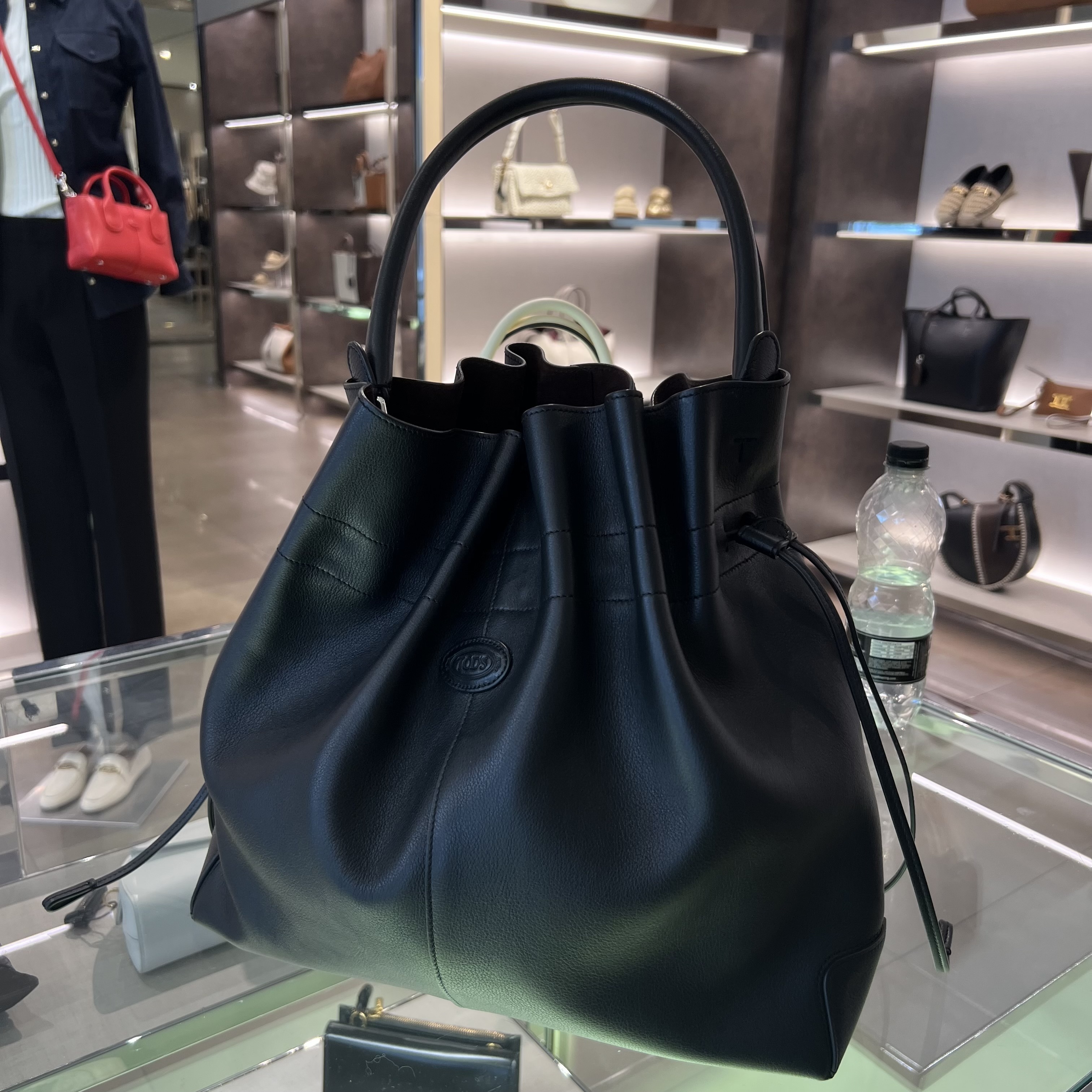 【TOD'S直営】SALE！大きめ 巾着 レザーショルダーバッグ