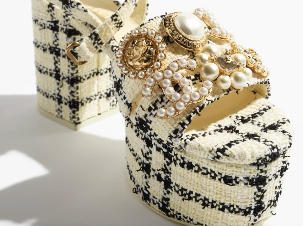 《25SS★》CHANEL サンダル ツイード 厚底 ゴージャスなビジュー