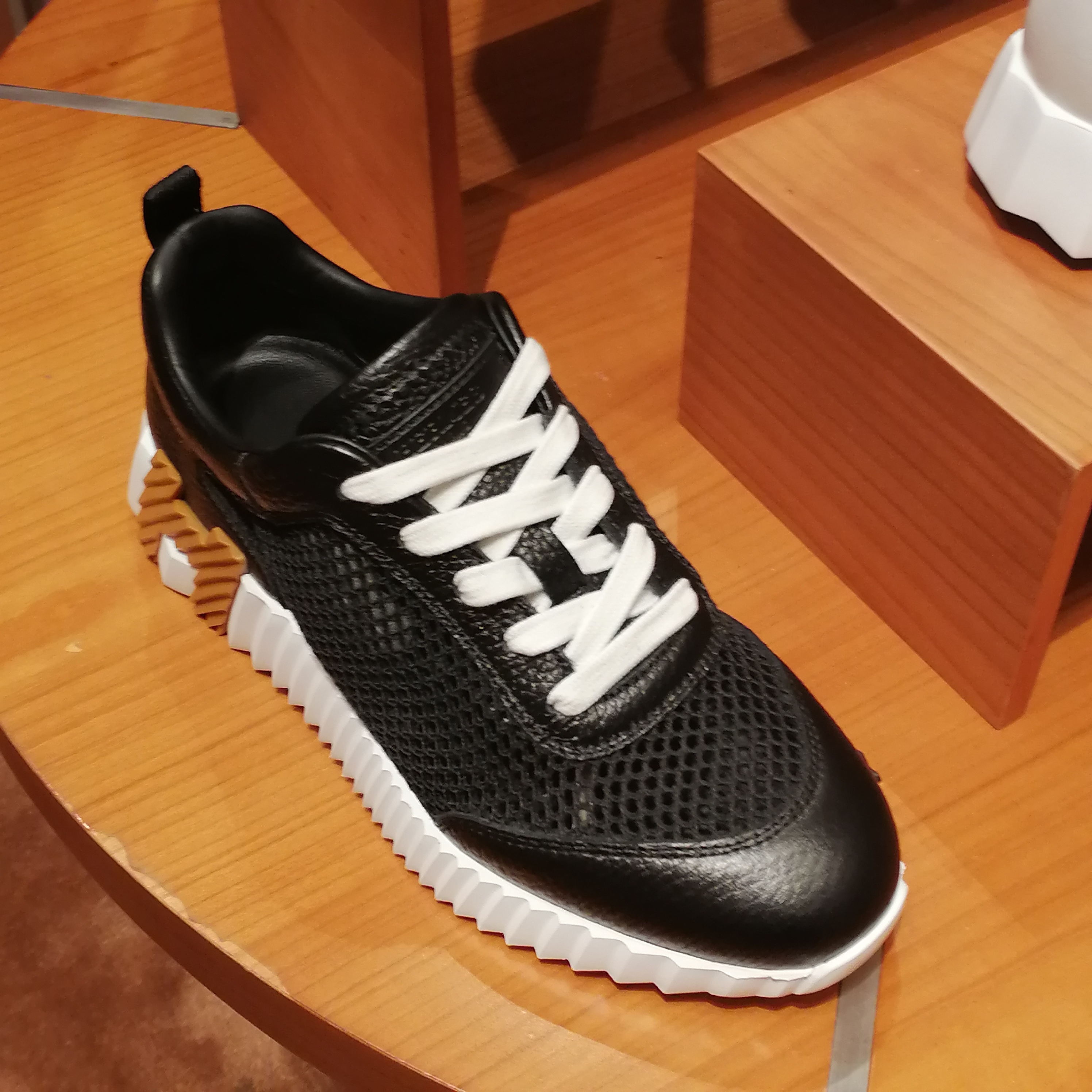 HERMES☆バウンシングスニーカー
