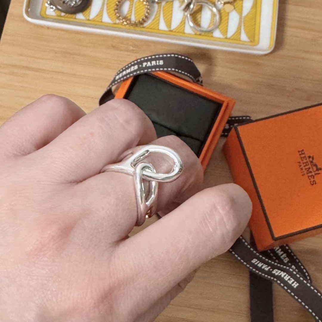 反骨の美学、指先に【HERMES】《Chaine d'Ancre Punk》リング