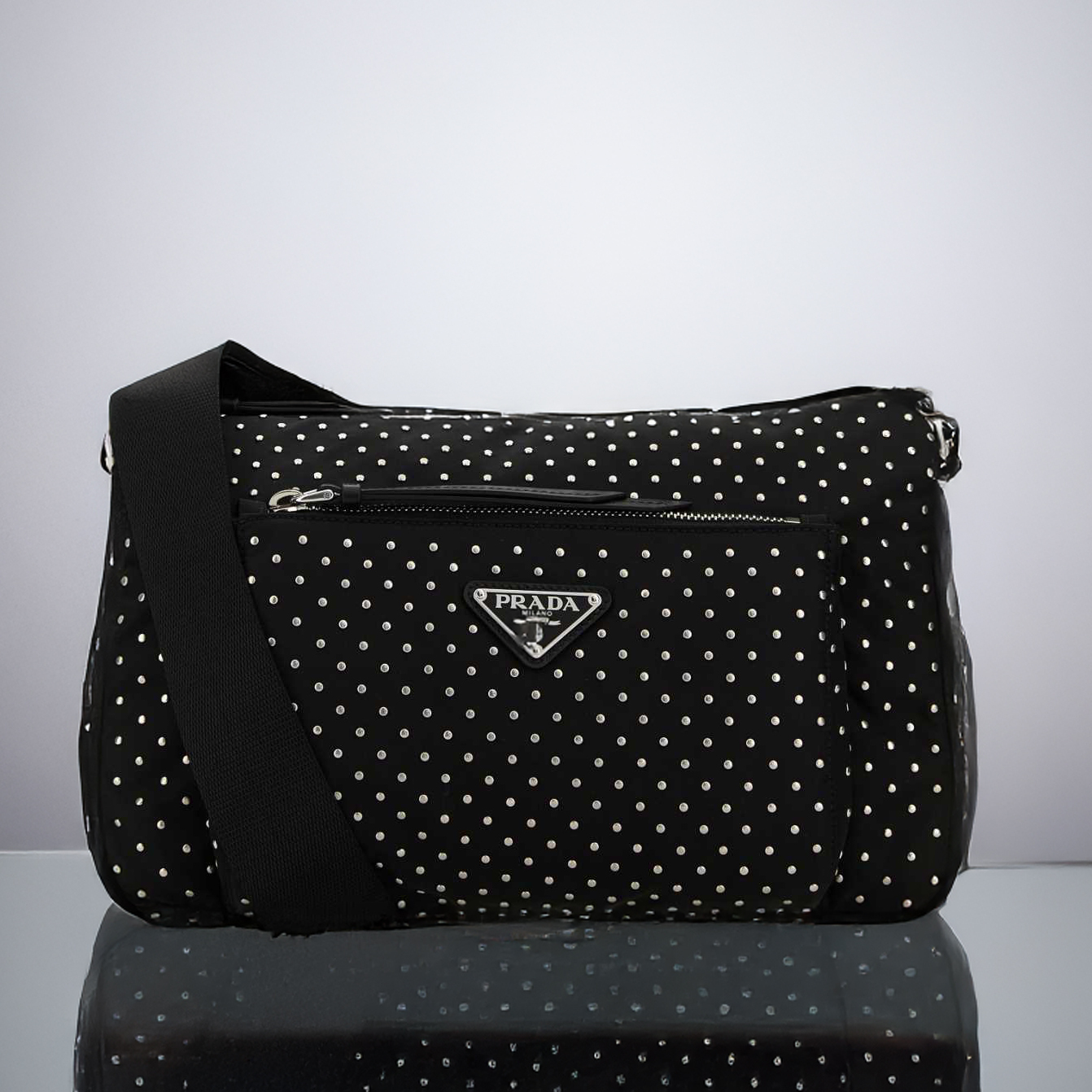 ◆送料・関税込◆PRADA スタッズ付 リナイロン バッグ