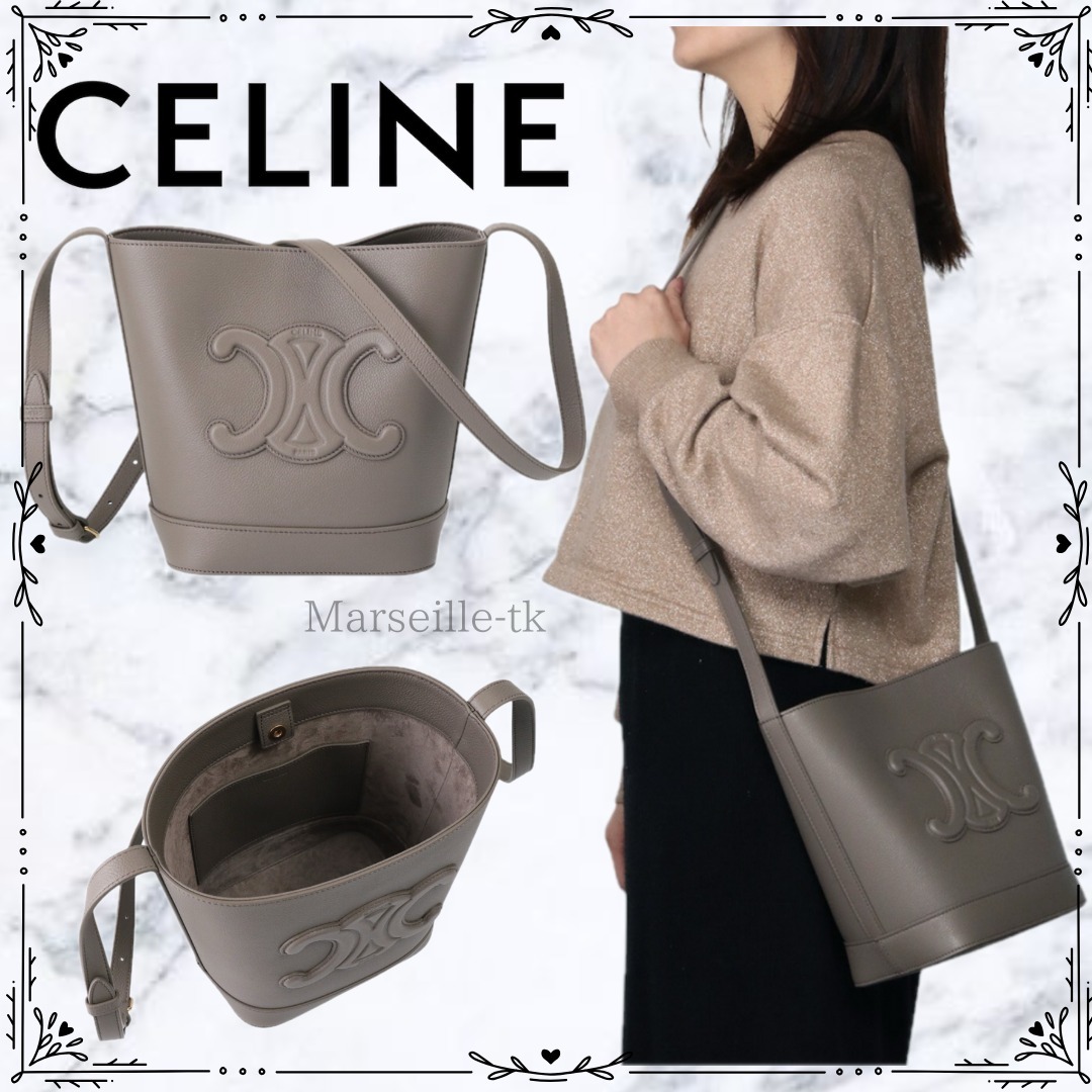 CELINE スモール バケット キュイル TRIOMPHE 113783ENY.10BL