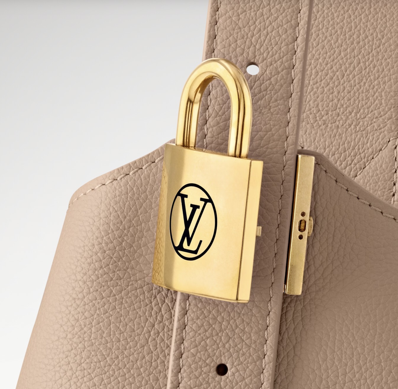 《どんなシーンでも活躍♡》LV ローキーホーボーバッグ PM