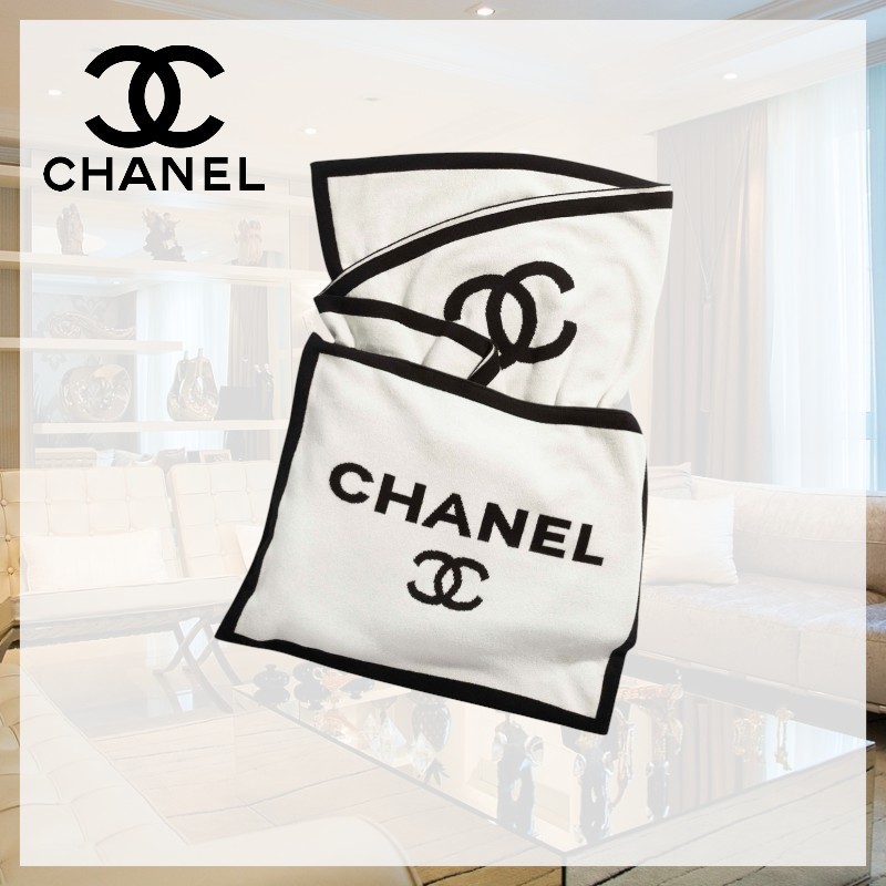 【アクセントにも♪】CHANEL CCロゴ プレード ＆ ポーチ