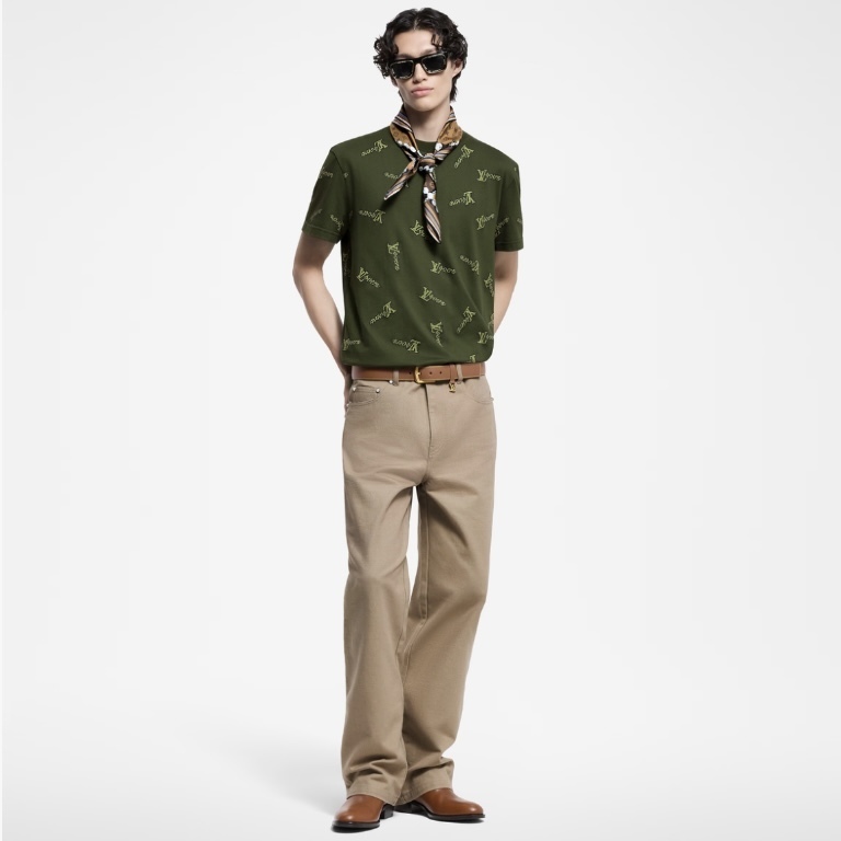 《大人の色気を引き出すシャツ》Louis Vuitton Tシャツ