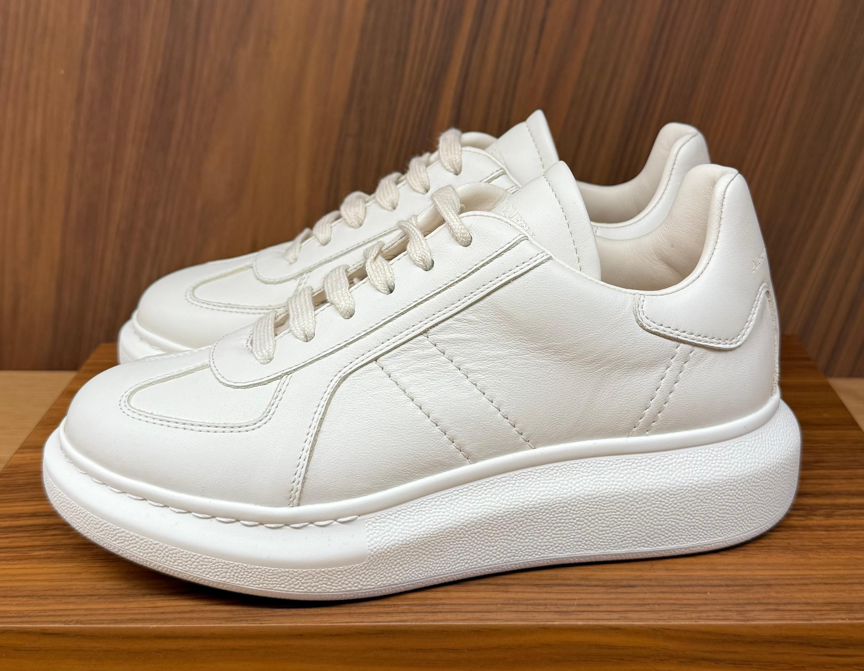 【クラシカル&現代的】Alexander McQueen レトロ特大スニーカー