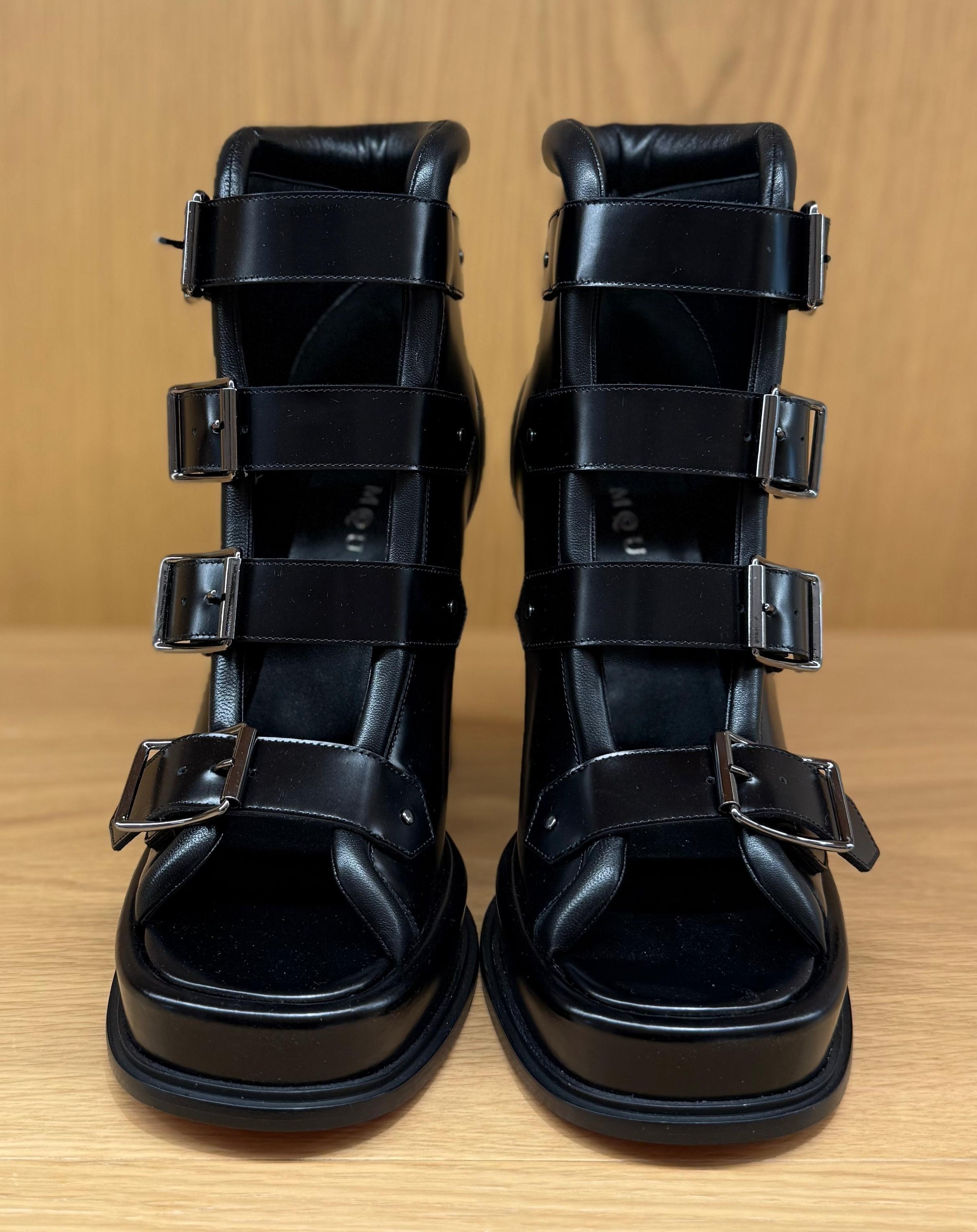 【オシャレに♪】Alexander McQueen ケージエフェクトサンダル