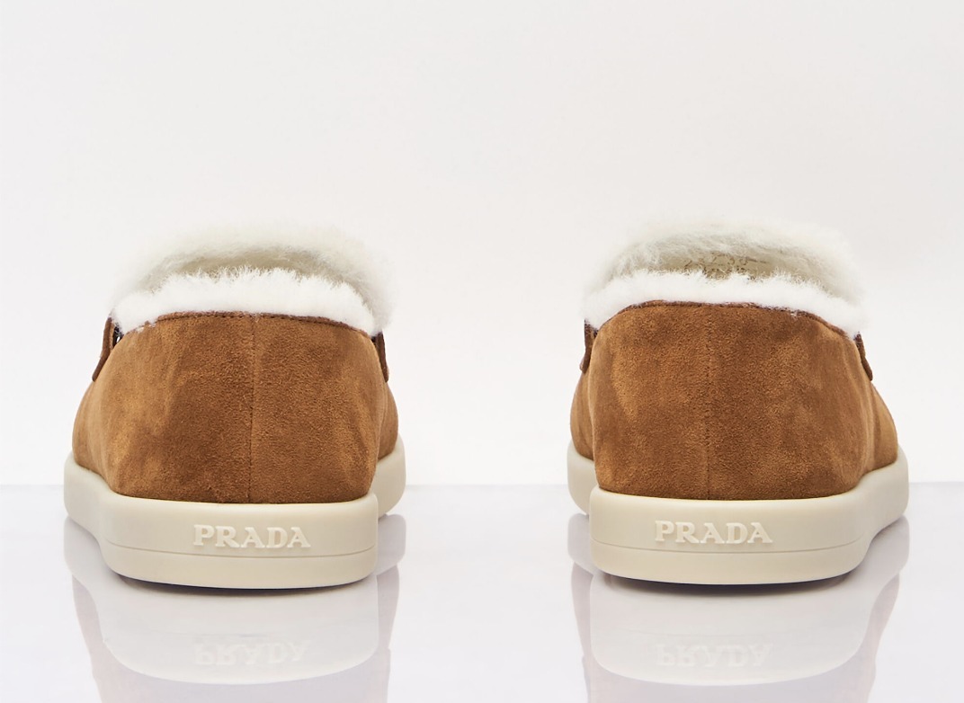 【国内送関税込】PRADA ☆ スエード ムートン ローファー Prada スエード＆シアリング ローファー | ブラウン | FARFETCH JP