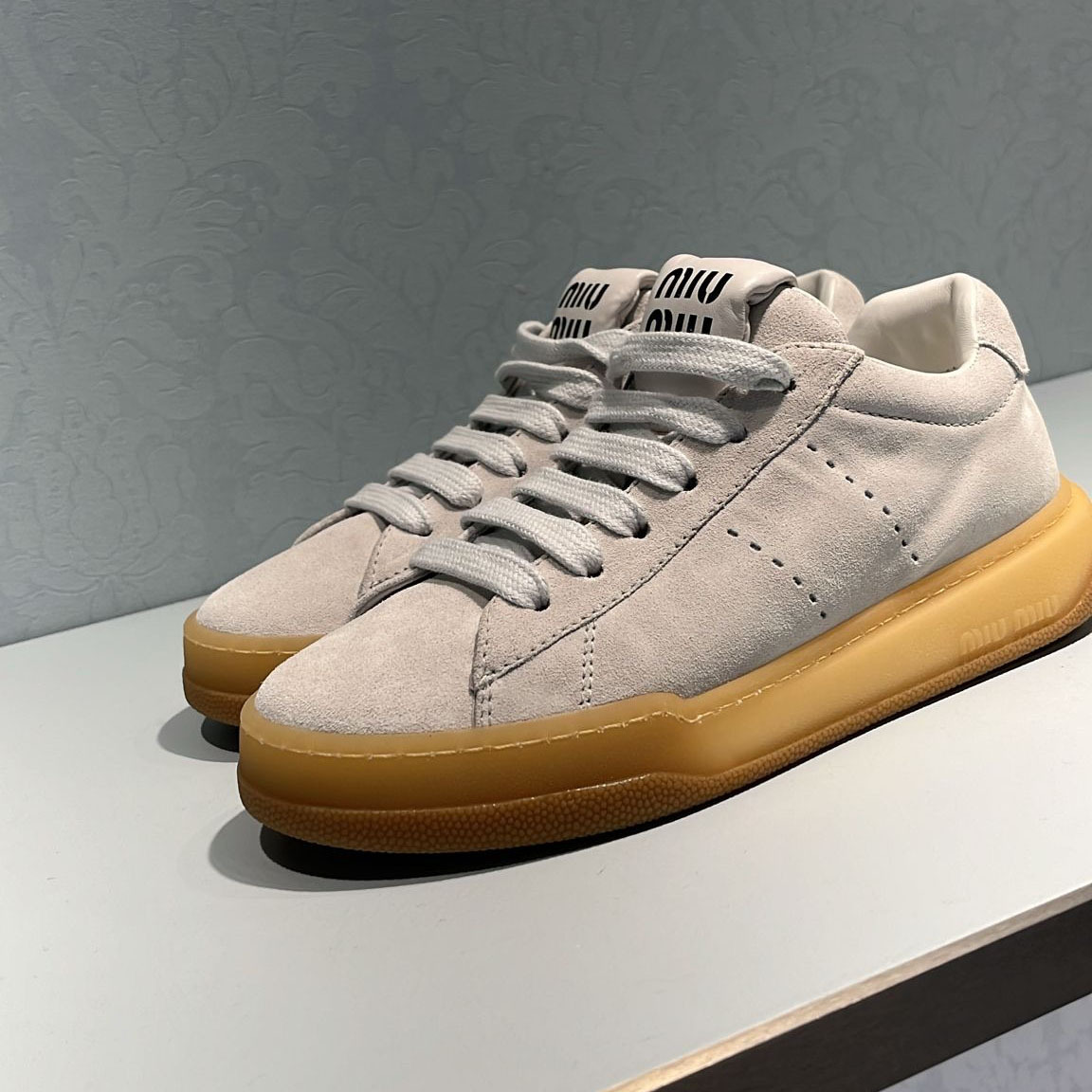 MiuMiu Suede sneakers 関税込 ミュウミュウのスニーカー