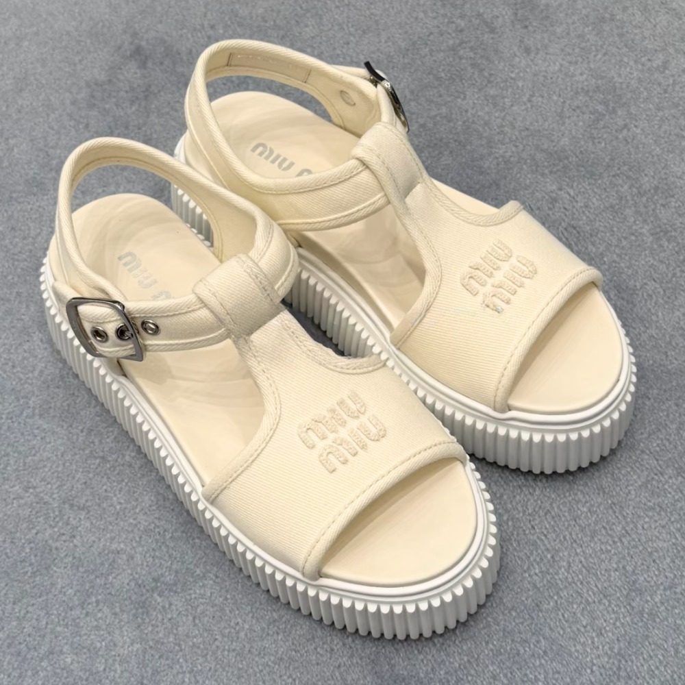 《力の抜けたお洒落》【MiuMiu】デニムフラットフォームサンダル