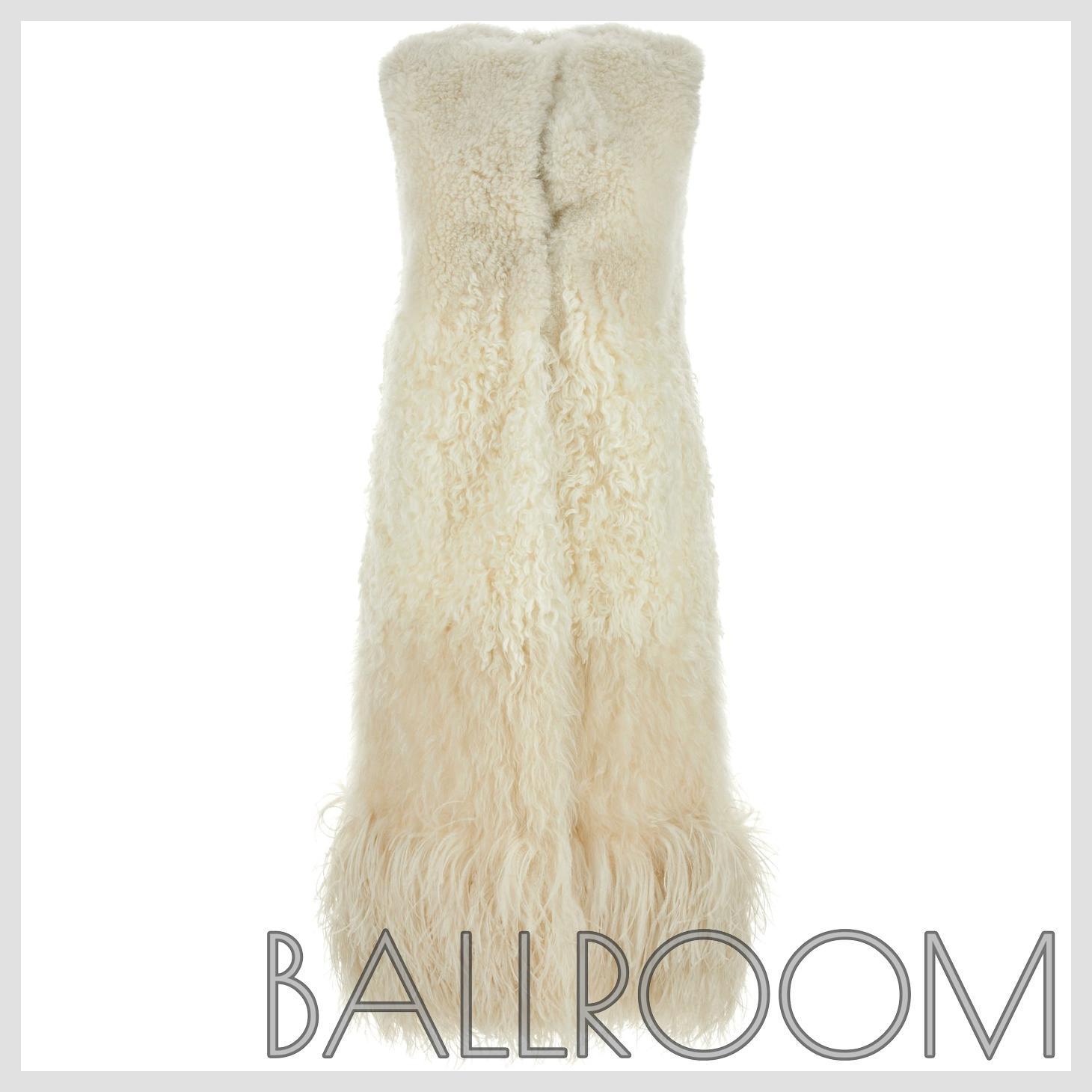 ムートン・ファーコート PRADA IVORY SLEEVELESS FUR COAT