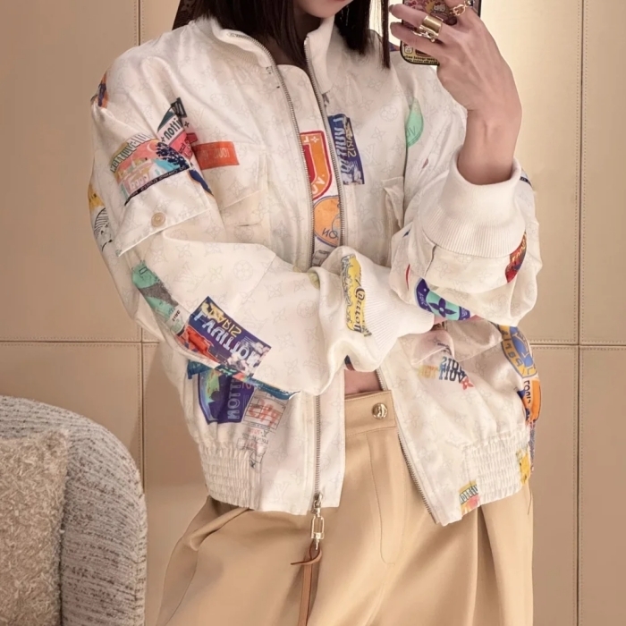《LVロゴ》Louis Vuitton トラベルパッチボンバージャケット