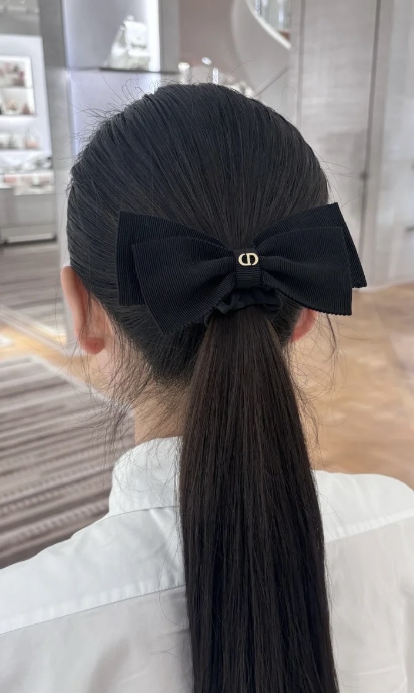 《即発！新作☆ギフトにも》DIOR シュシュ ヘアアクセサリー