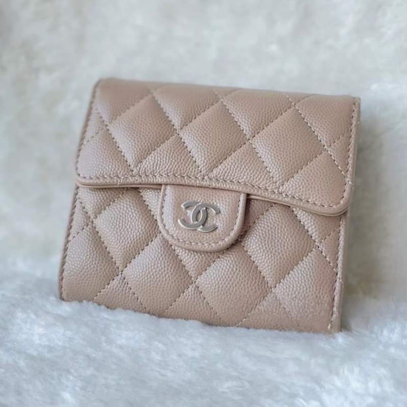 《上品な女性らしい印象に♪》定番大人気★CHANEL 三つ折り財布