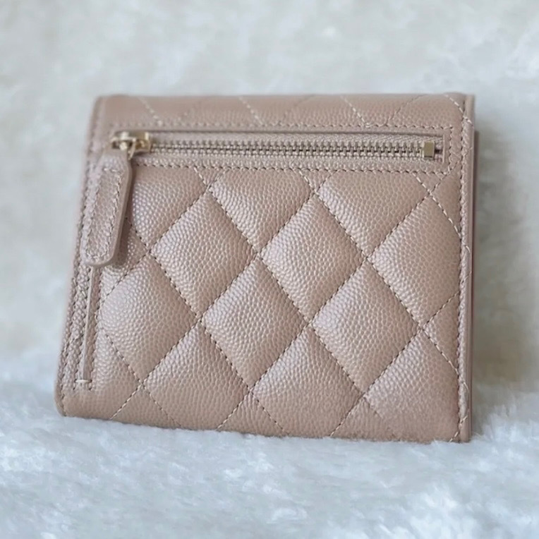 《上品な女性らしい印象に♪》定番大人気★CHANEL 三つ折り財布