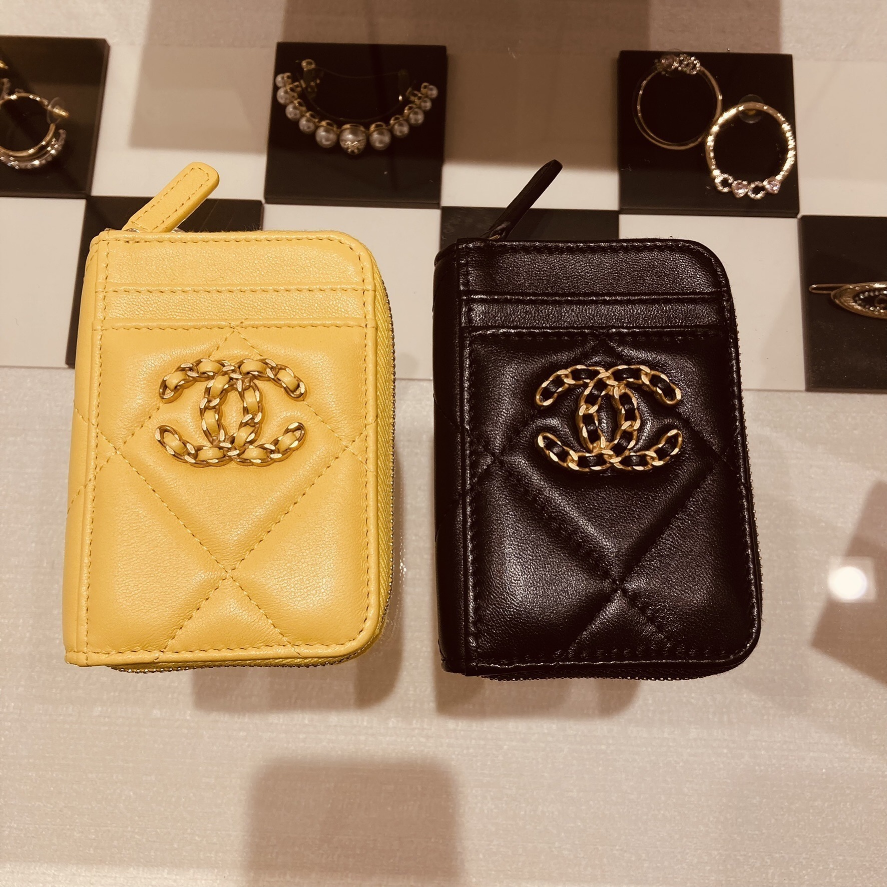 【CHANEL】シャネル 19 ジップ コインパース カードも入る♪