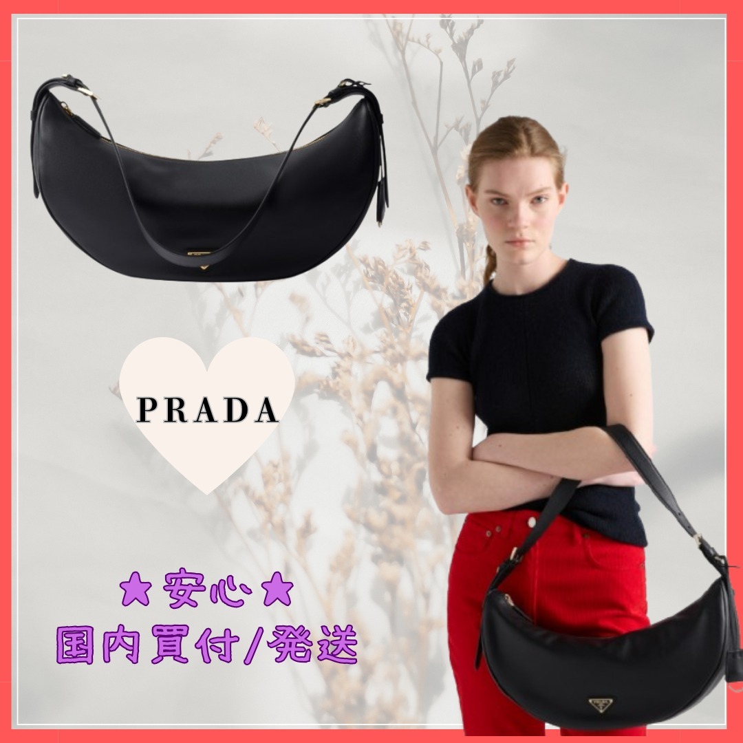 三日月型のシルエット【国内買付】ラージレザーショルダーバッグ