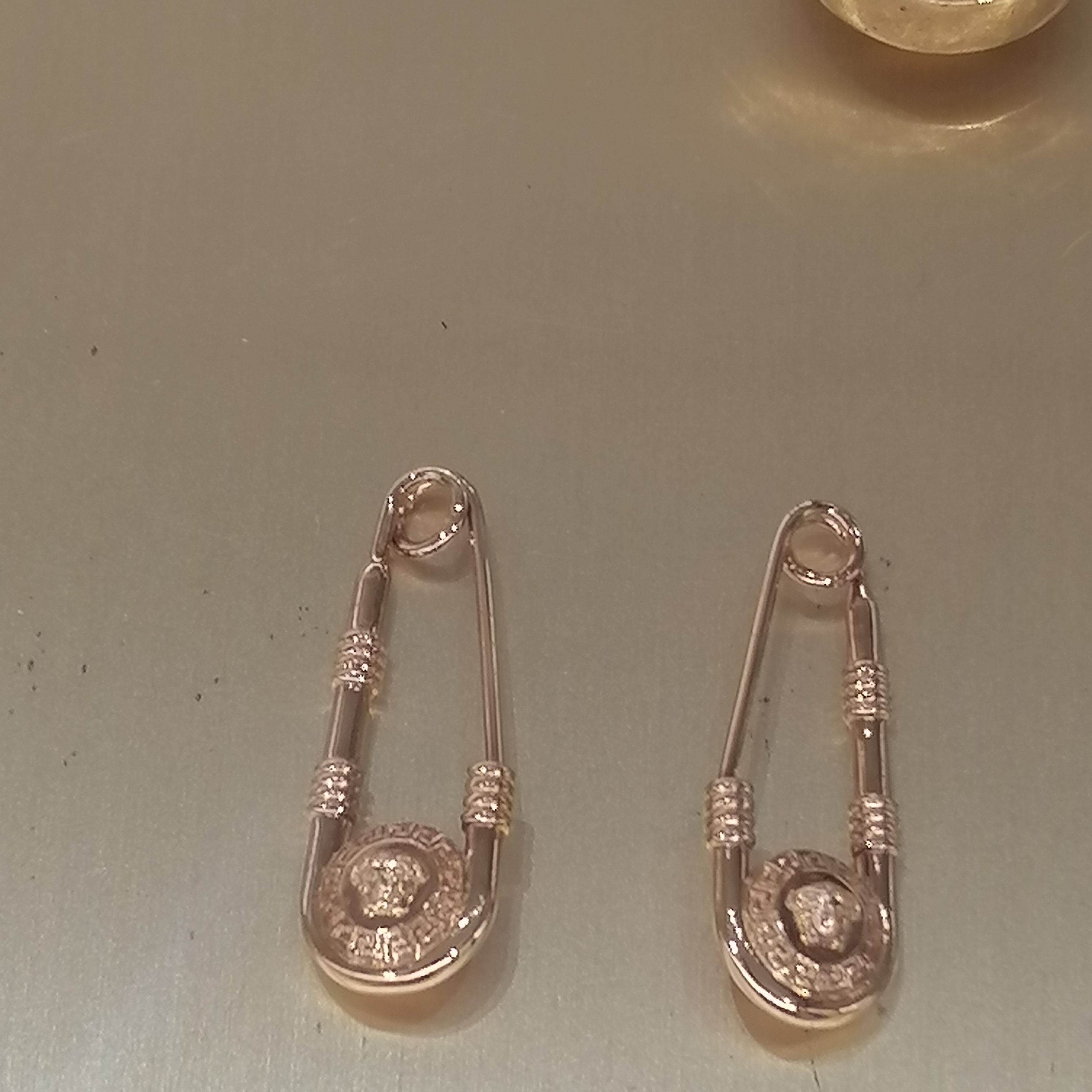 VERSACE☆セーフティピン ピアス