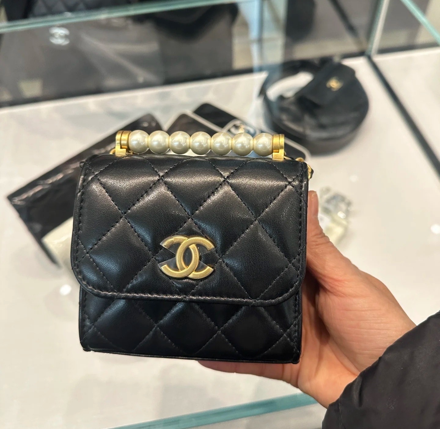 《小さくて、強い存在感》CHANEL クラッチバッグ
