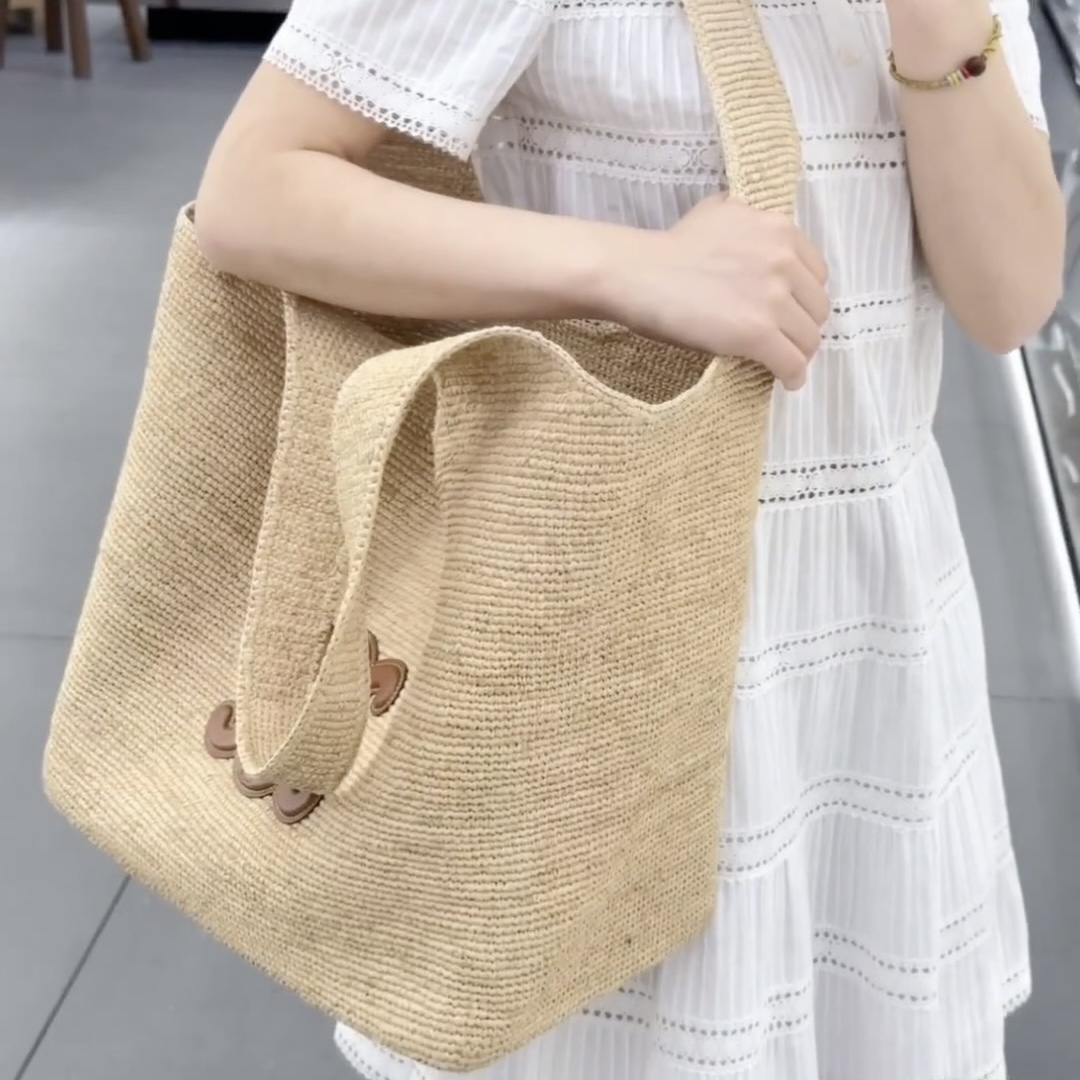 【涼しげな印象】CELINE クラシック パニエ ショッパー 《カバ》