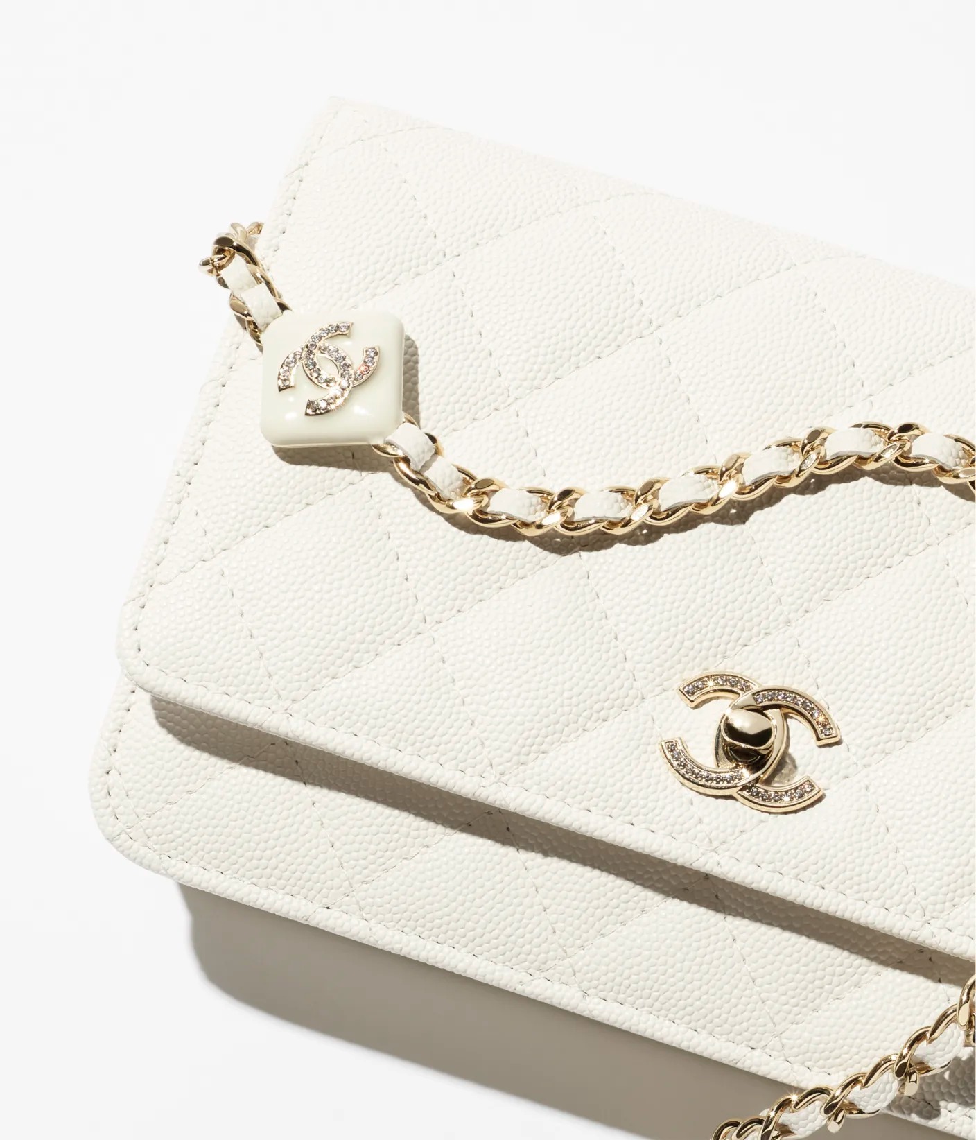 《一生モノの逸品》CHANEL 25P チェーンウォレット