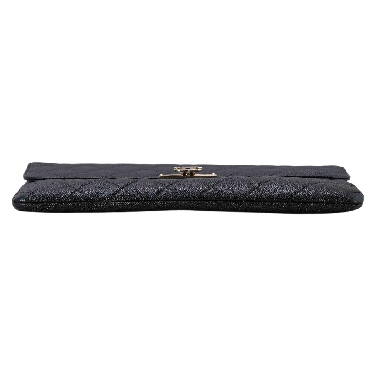 《CHANEL》シーズン キャビア フラップクラッチバッグ 中古 美品